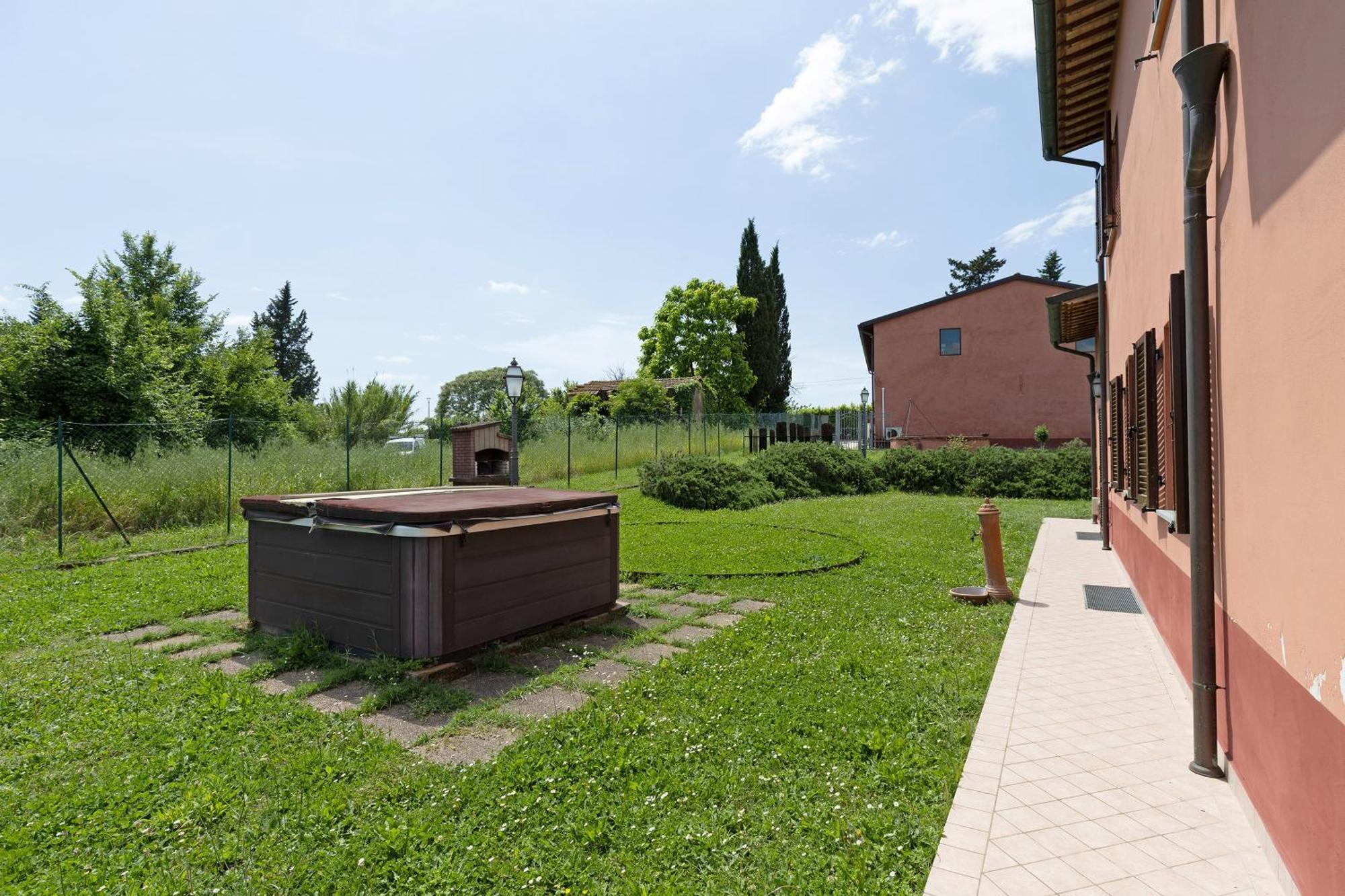 La Bettola Tavern Rooms Restaurant Montopoli in Val dʼArno Exteriör bild